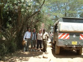 gal/Honeymoon/Masai Mara/_thb_group and jeep.JPG